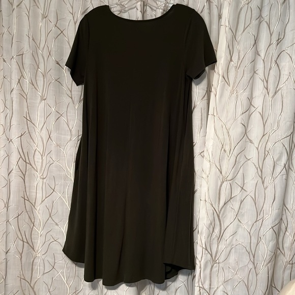 🛍️Dark green dress with Criss cross straps on chest. - Picture 2 of 5